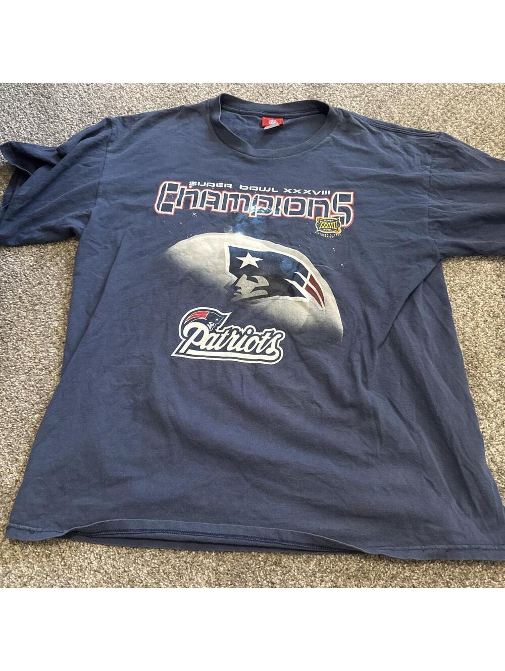 NFL Men's Navy and Blue Tshirt